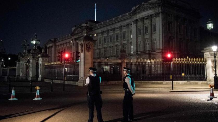 İngiltere’de Buckingham Sarayı önünde polise saldırı