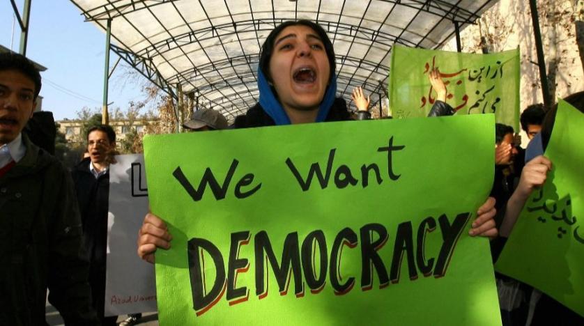 Fakhravar: Protestolar Ruhani’nin hayallerini suya düşürdü