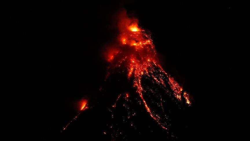 Japonya ve Filipinler’de volkanik hareketlilik