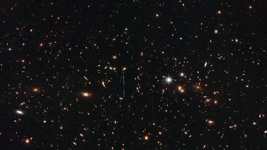 Hubble 3 katrilyon Güneş kütlesinde galaksi kümesini görüntüledi