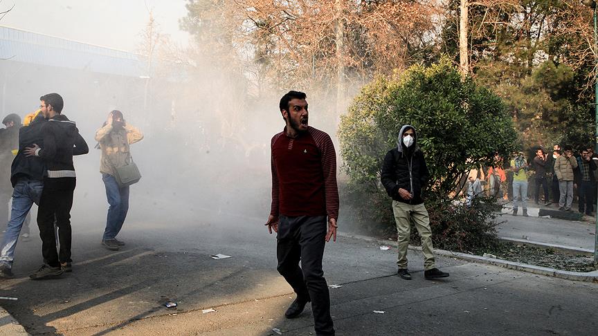 İranlı siyasetçiden göstericilere ‘halkın gençleri’ benzetmesi