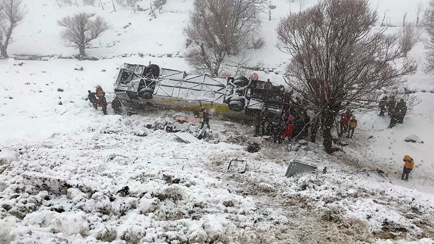 Muş’ta yolcu otobüsü devrildi: 6 ölü