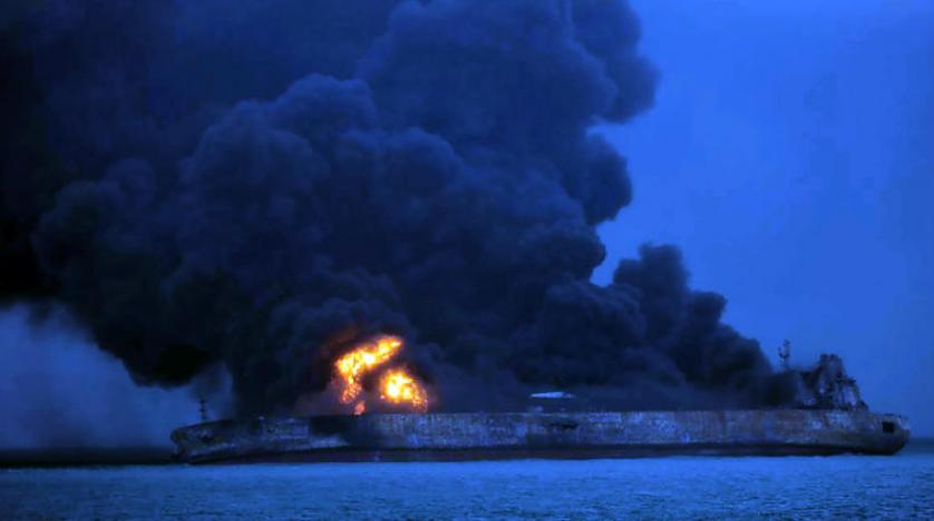 Çin açıklarında yanan İran petrol tankeri her an patlayabilir