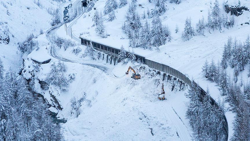 İsviçre’de mahsur kalan 13 bin turist için tren seferleri yeniden başladı