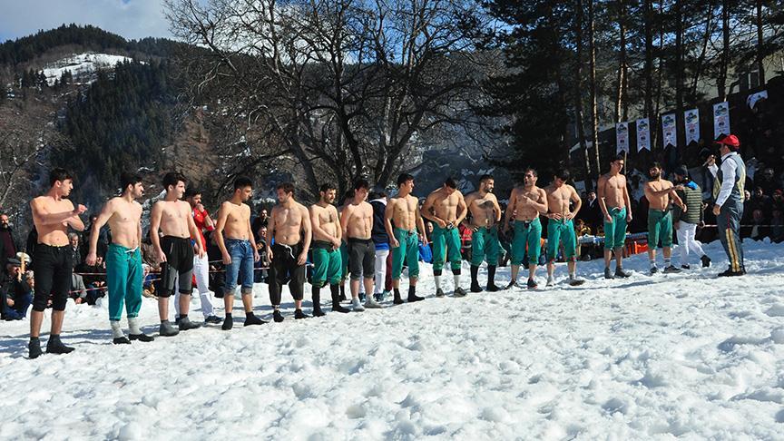 Artvin’de 23. Uluslararası Kar Üstü Karakucak Güreşleri yapıldı