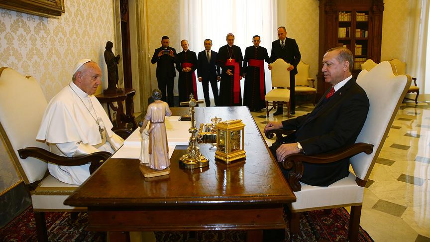 Cumhurbaşkanı Erdoğan ile Papa Franciscus bir araya geldi