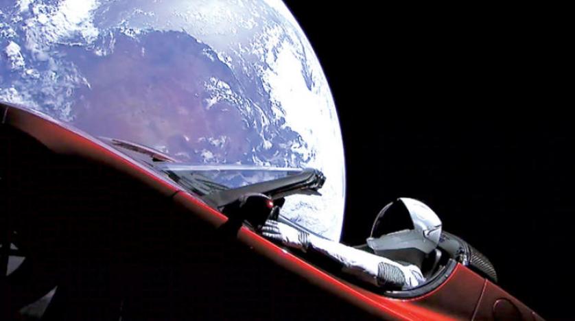 Uzaya ilk otomobil fırlatıldı