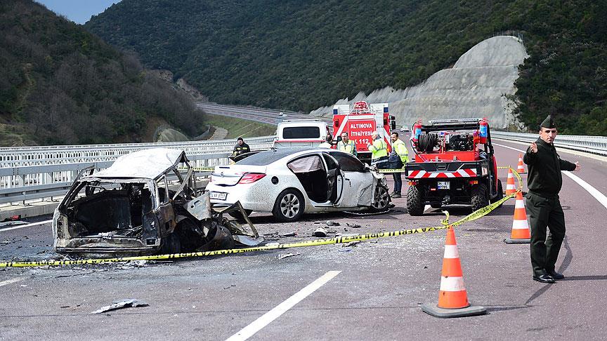 Otoyolda ters yönde ilerleyen otomobil kazaya neden oldu: 2 ölü