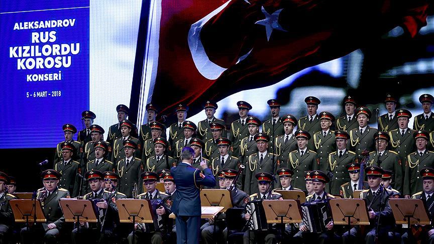 Aleksandrov Rus Kızılordu Korosu İstanbul’da konser verdi