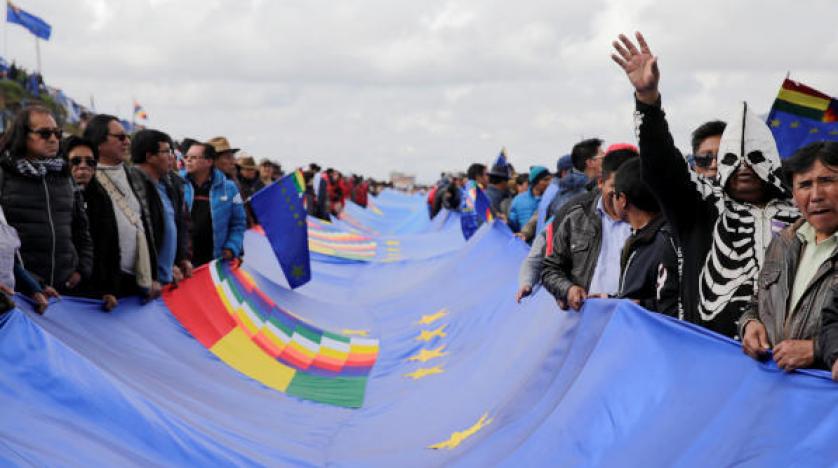 Bolivyalılardan 200 kilometrelik bayrakla gösteri