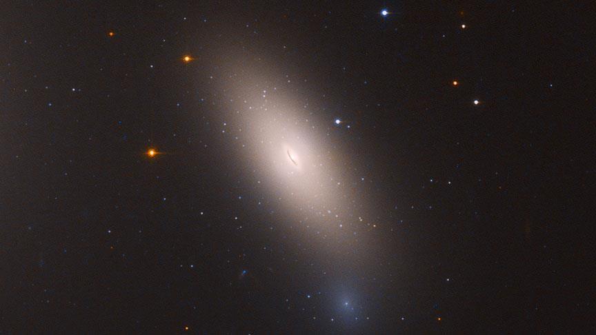 Hubble, Perse Takımyıldızı’ndaki ‘kalıntı galaksiyi’ görüntüledi