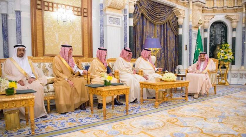 Suudi Arabistan’da yeni görevlerine atanan vali ve bakanlar Kral’ın huzurunda yemin etti
