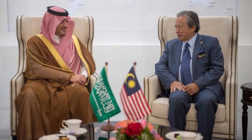 Suudi Arabistan İçişleri Bakanı, Malezya İçişleri ve Dışişleri Bakanları ile bir araya geldi