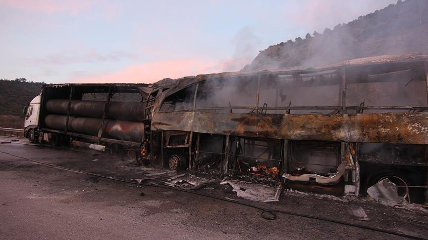 Çorum’da yolcu otobüsü TIR’a çarptı: 13 ölü