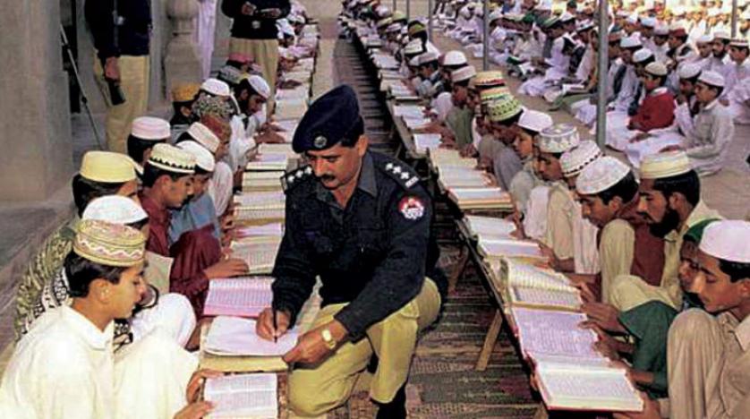 İslamabad, dini enstitülerin öğrencilerine ordu ve polis güçlerine katılma hakkı tanıdı