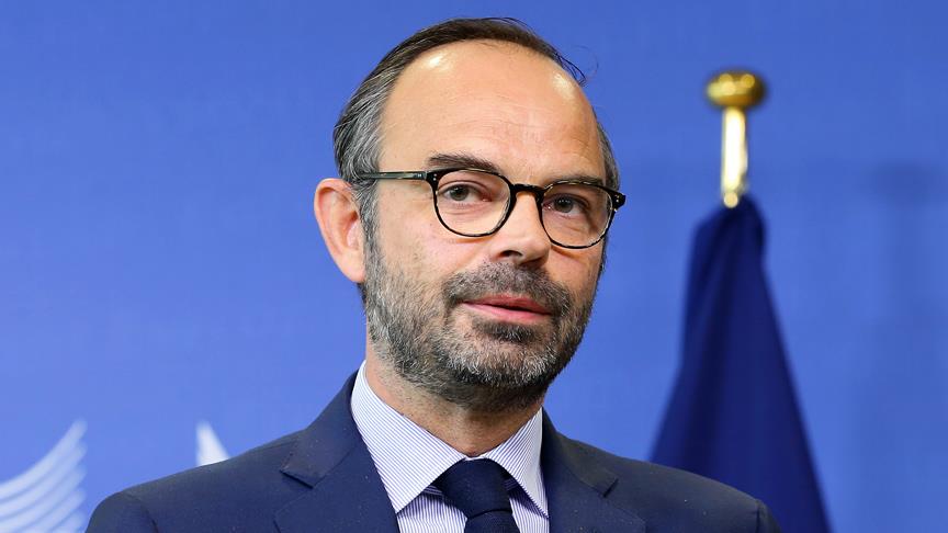 Fransa’daki grev başbakana ziyaret erteletti