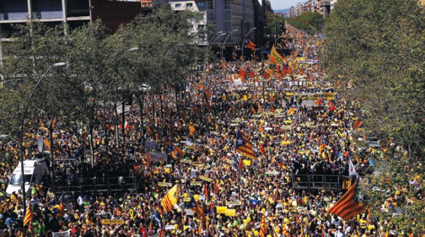 Barcelona’da yüzlerce gösterici sokağa döküldü