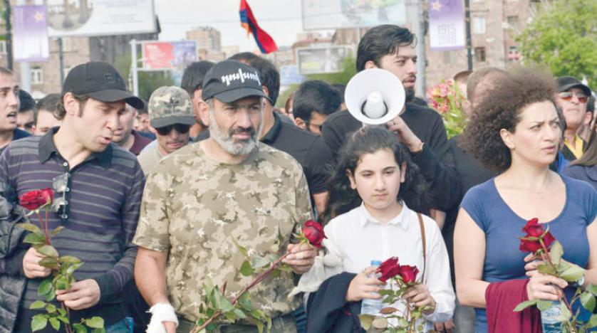 Ermenistan Başbakanı’nın istifası ülkedeki siyasi kaosu son erdirdi