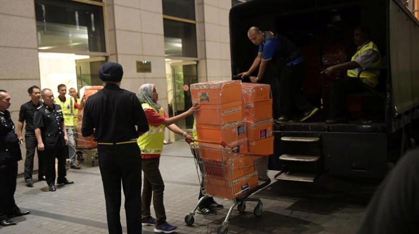 Eski Malezya Başbakanı’nın evinde içinde para ve mücevher olan 72 çanta ele geçirildi