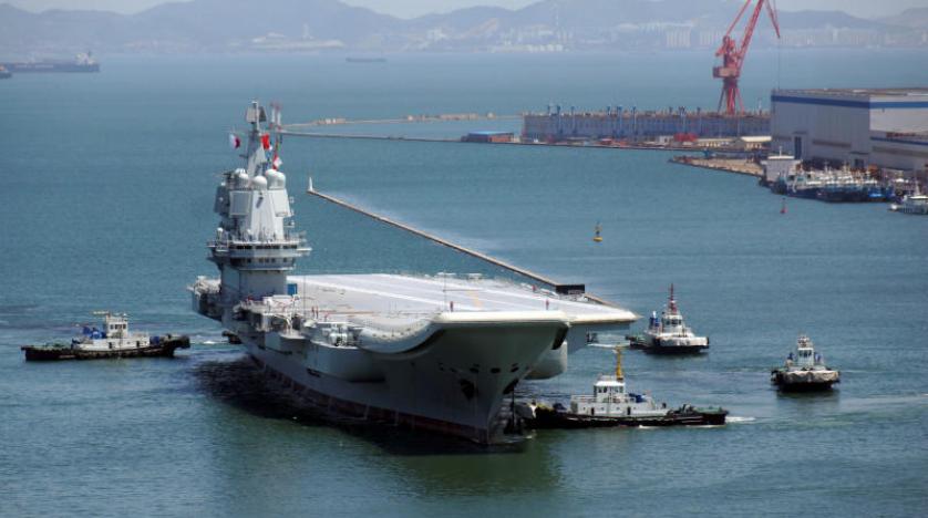 Çin Uçak Gemisi, Güney Çin Denizi’nde bir adaya demirledi