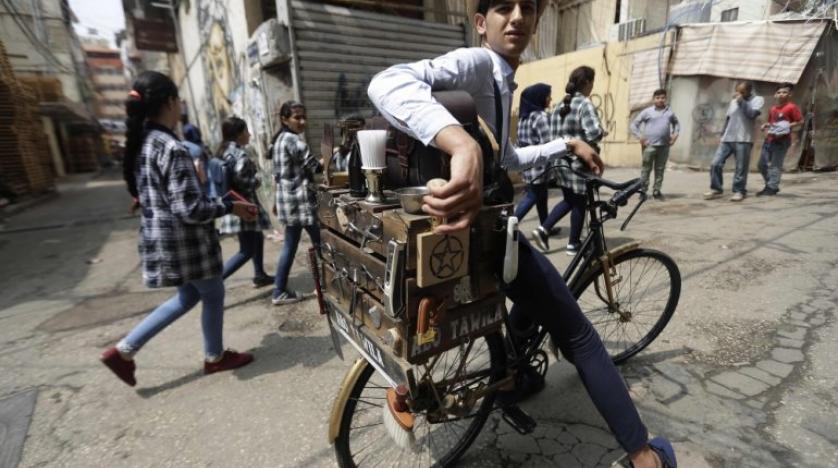 ‘Bisikletli berber’, Beyrut sokaklarında tıraş yapıyor