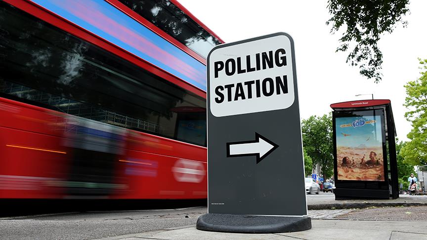 İngiltere’de yerel seçimde iktidar beklenen kaybı yaşamadı