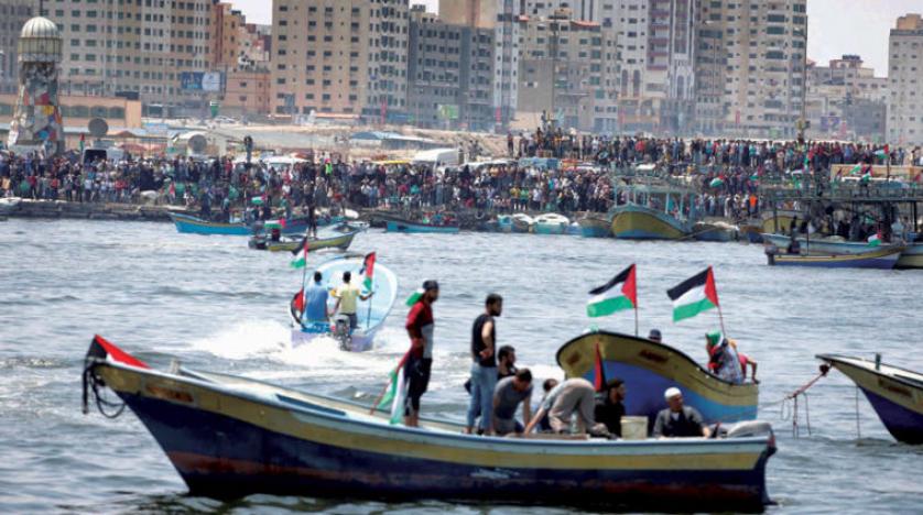 İsrail ‘ablukayı kırma’ gemisini limana çekti