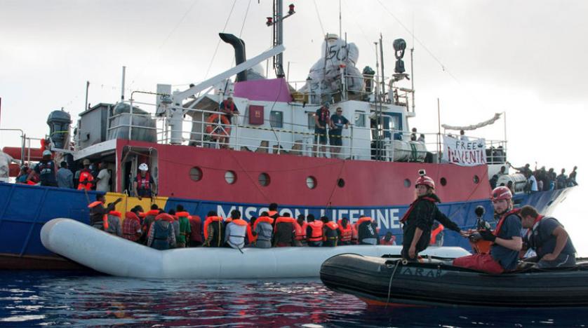 İtalya’nın izin vermediği ‘Life Line’ mülteci gemisi Akdeniz’de çözüm bekliyor