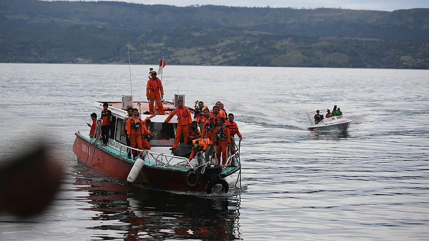 Endonezya’daki tekne kazasında kayıp sayısı artıyor