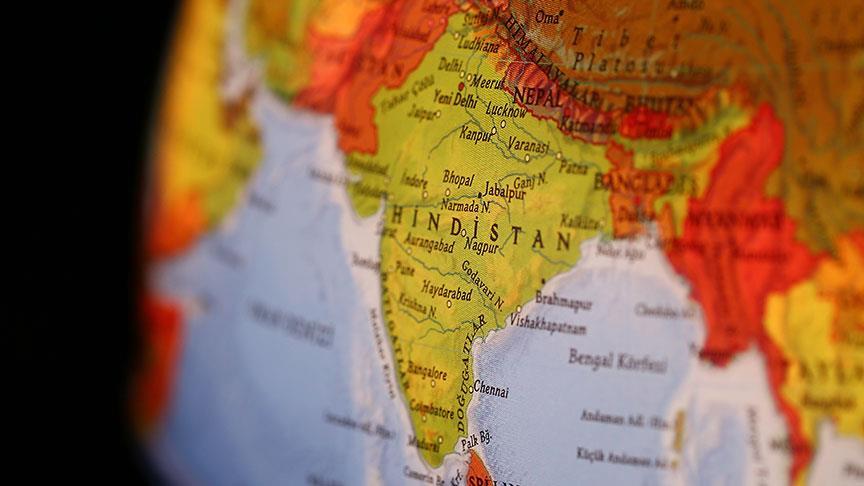 Yakıt fiyatlarına yönelik protestolar, Hindistan’da yolları kapatıyor