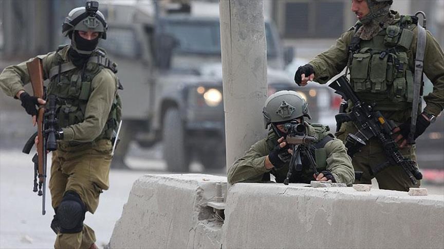 İsrail askerleri 22 Filistinliyi gözaltına aldı