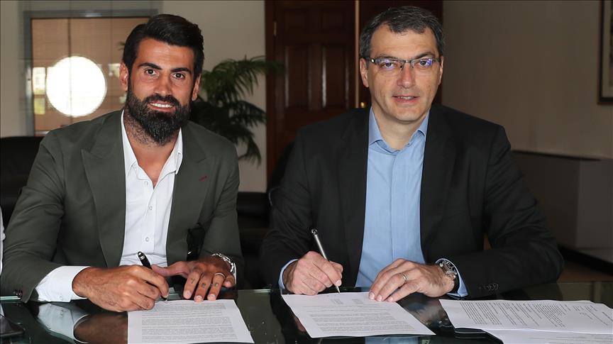Fenerbahçe Volkan Demirel’le sözleşme yeniledi