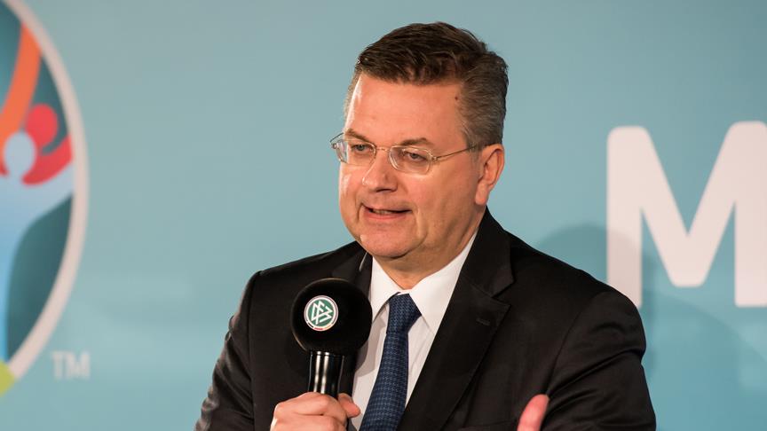 DFB Başkanı Grindel’den Mesut Özil itirafı