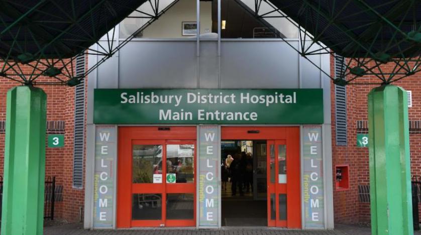 İngiltere’de bilinmeyen bir maddeye maruz kalan 3 kişi hastaneye kaldırıldı