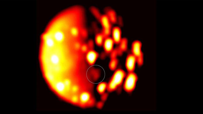 Juno Jüpiter’in uydularından İo’da yanardağ olduğunu saptadı