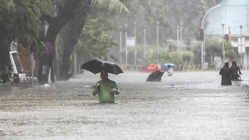 Hindistan’da muson yağmurları 1 ayda 569 can aldı