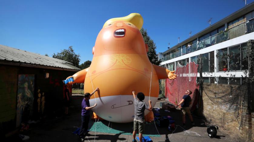 ‘Bebek Trump’ balonu Londra semalarında yükseliyor