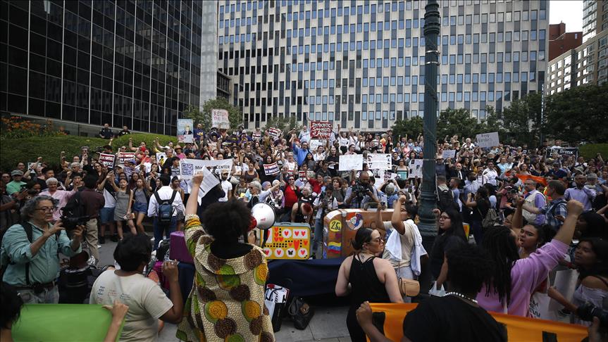 New York’ta ‘valizli’ göçmen protestosu