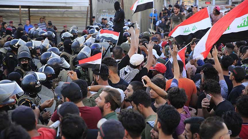 Iraklı protestocular oturma eylemine başladı
