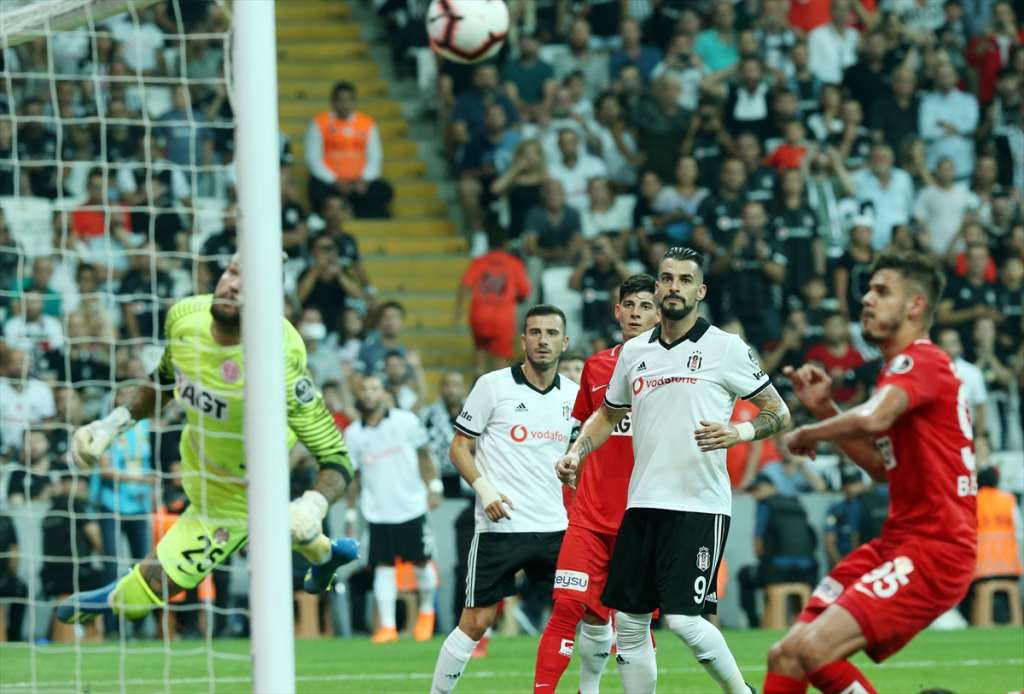 Beşiktaş hem unvanını hem de 3 puanı kaybetti: 3-2