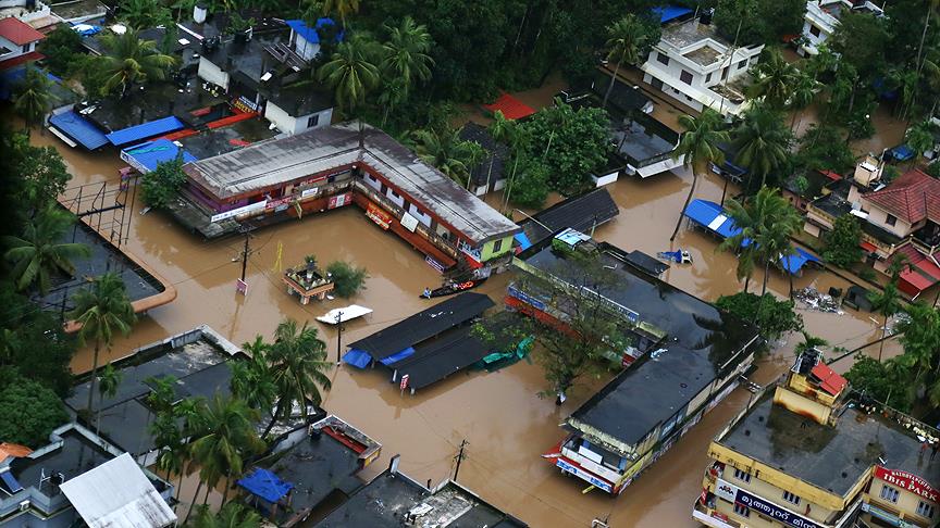 Hindistan’daki yağışlar can almaya devam ediyor