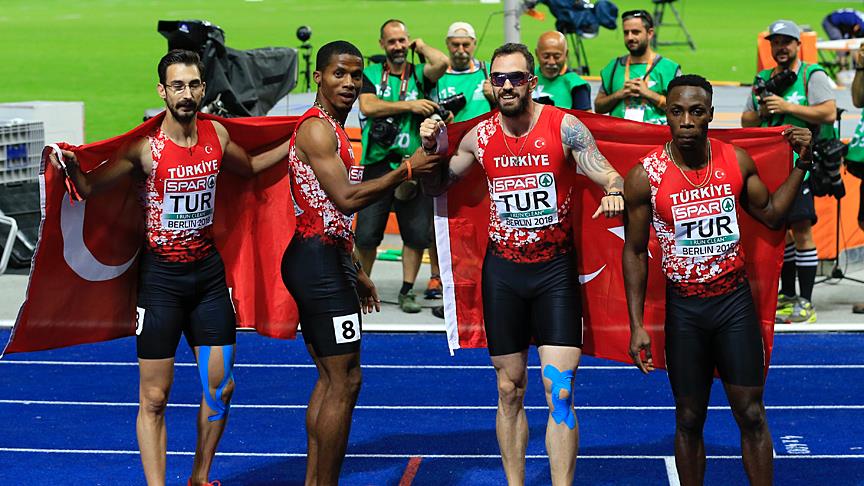 Erkekler 4×100 metre bayrak yarışında gümüş madalya