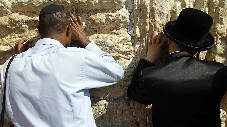 İsrail Yahudiler için Ağlama Duvarı’ndaki karma ibadet sahasını genişletiyor