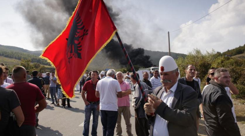 Arnavutlar, Sırbistan Cumhurbaşkanı’nın ziyaret edeceği köyün yolunu kapattı