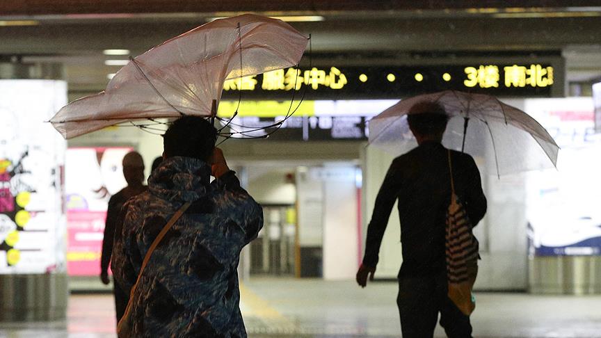 Japonya’da Trami tayfunu hayatı felç etti