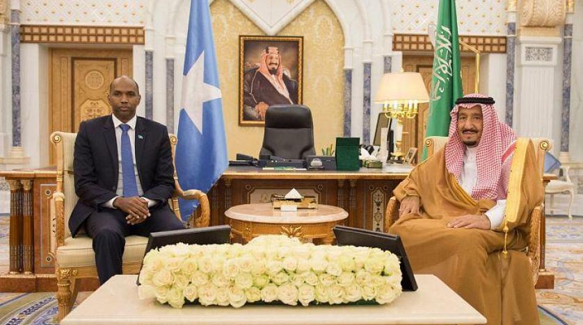 Kral Selman, Somali ve Mısırlı yetkililerle görüştü