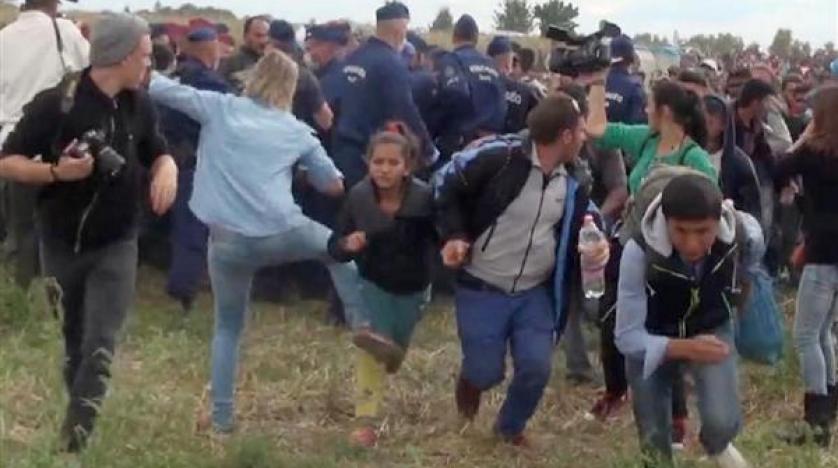 Sığınmacılara tekme atan Macar gazeteciye beraat kararı