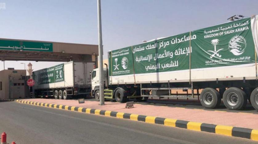 Suudi yardım konvoyları, Yemen’de insani yardım dağıtıyor