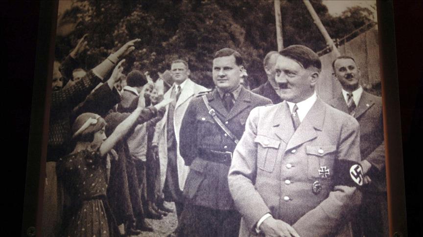 Adolf Hitler’in Yahudi bir kız çocuğuyla çekilmiş fotoğrafı açık arttırmada