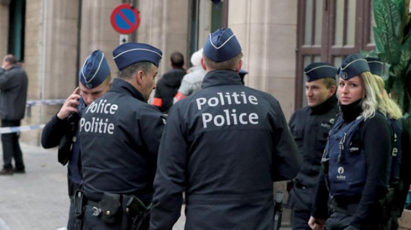 Brüksel’de polise bıçaklı saldırı